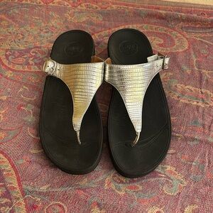 Silver crocodile in print fit flops the original exercise sandal